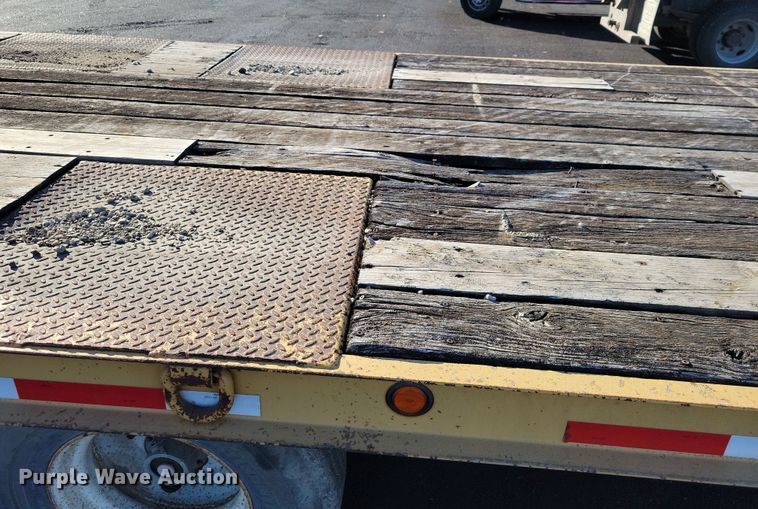 image for item DN3603 2001 Trail King TK40 equipment trailer