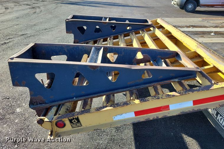 image for item DN3603 2001 Trail King TK40 equipment trailer