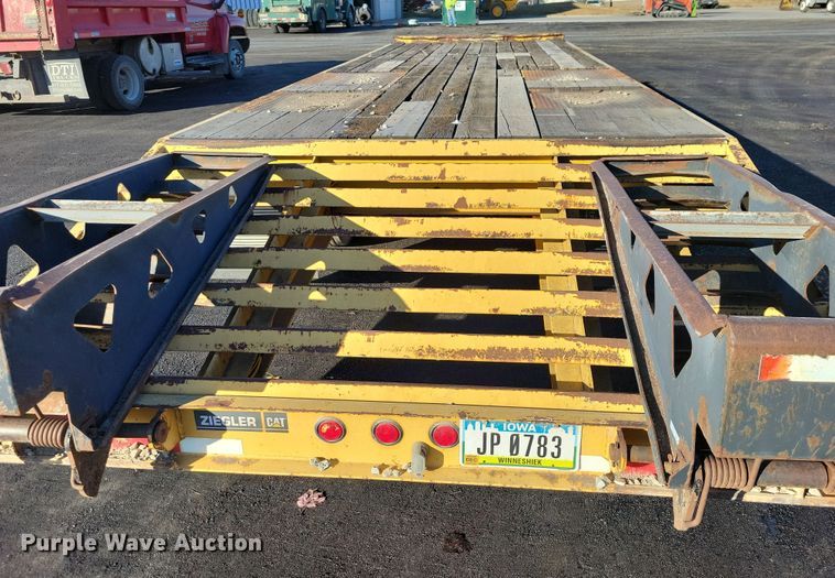 image for item DN3603 2001 Trail King TK40 equipment trailer