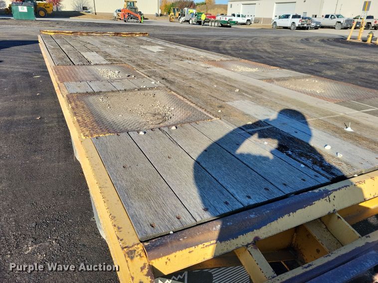 image for item DN3603 2001 Trail King TK40 equipment trailer