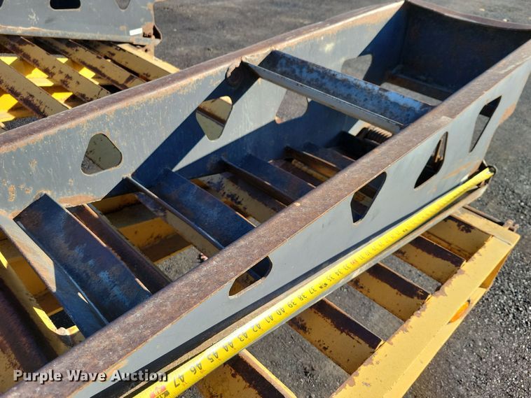 image for item DN3603 2001 Trail King TK40 equipment trailer