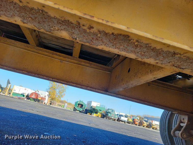 image for item DN3603 2001 Trail King TK40 equipment trailer