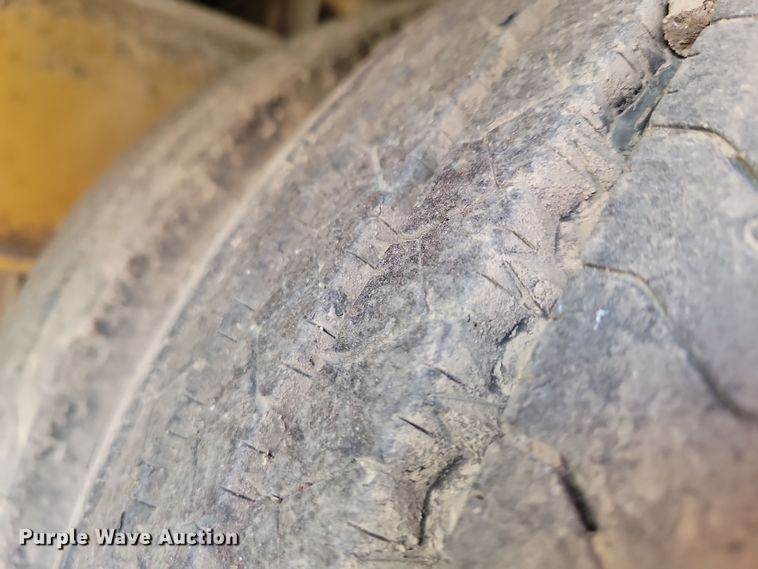 image for item DN3603 2001 Trail King TK40 equipment trailer