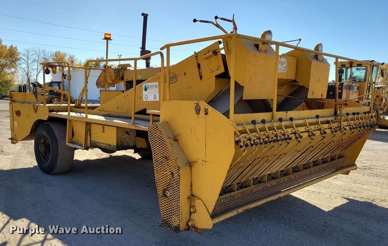 image for item DN3610 Etnyre chip spreader