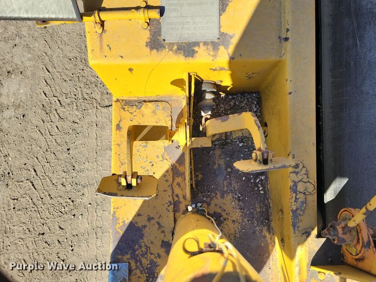 image for item DN3610 Etnyre chip spreader