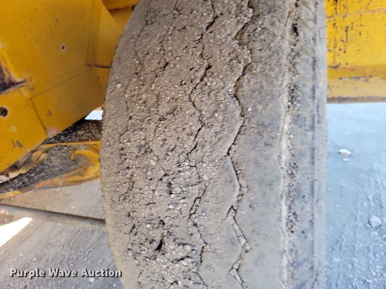 image for item DN3610 Etnyre chip spreader