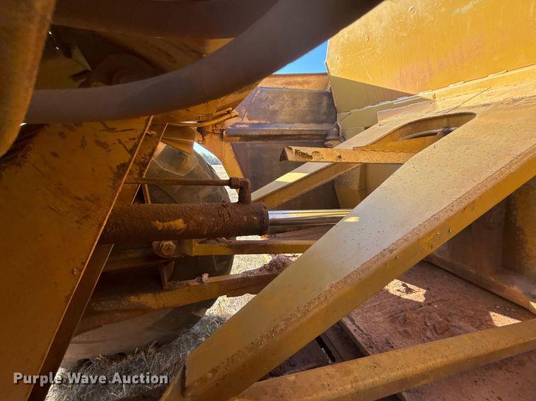 image for item DO7593 2005 Caterpillar  613C Series II elevating scraper