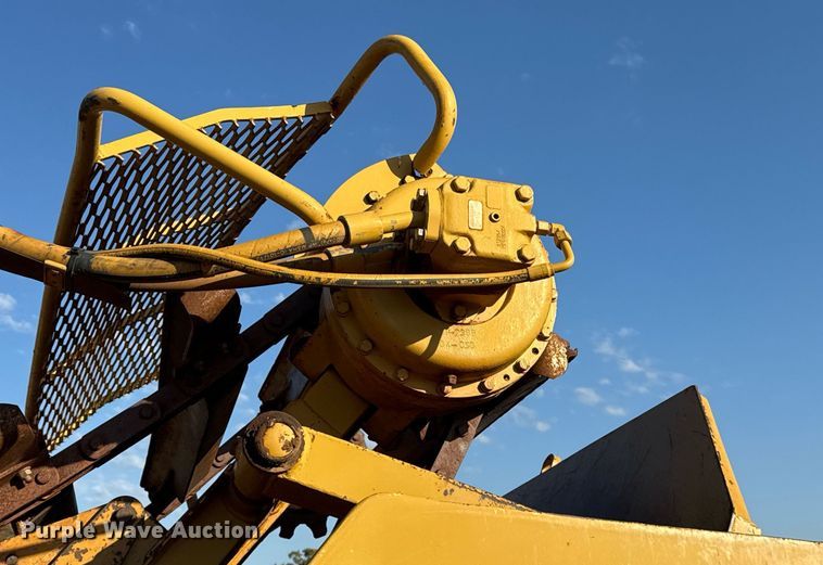 image for item DO7593 2005 Caterpillar  613C Series II elevating scraper