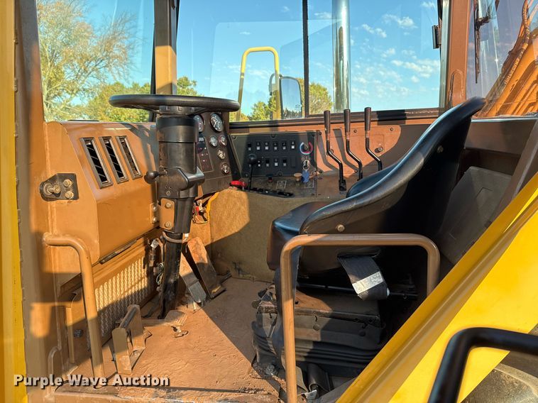 image for item DO7593 2005 Caterpillar  613C Series II elevating scraper