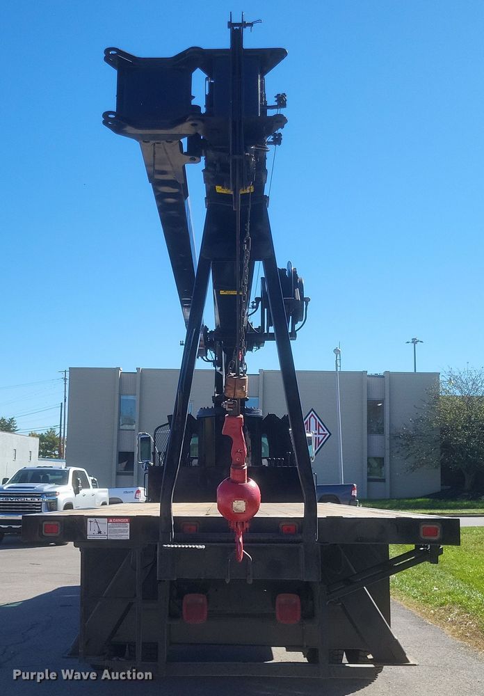 image for item DQ3735 1996 GMC Topkick C6500 crane truck