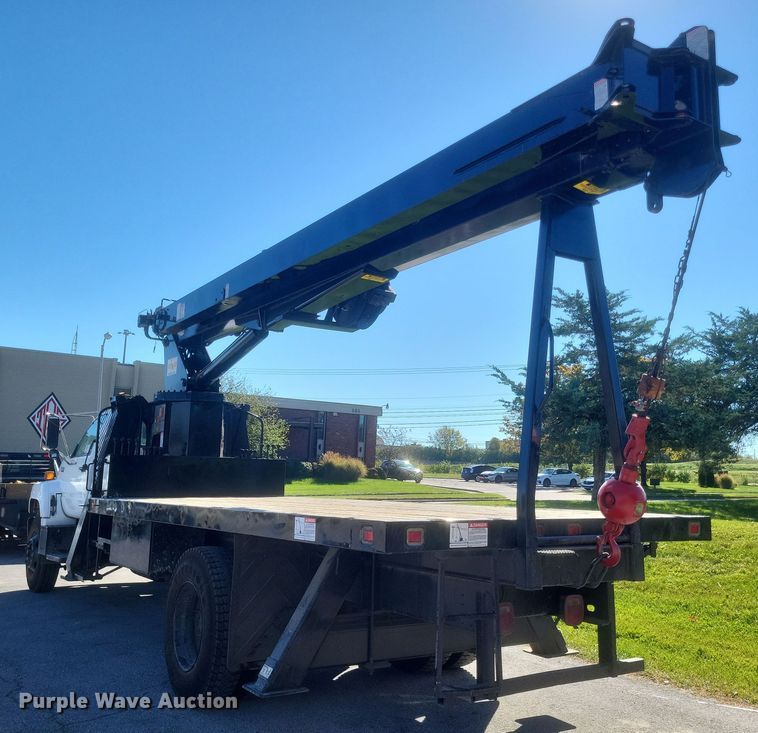 image for item DQ3735 1996 GMC Topkick C6500 crane truck