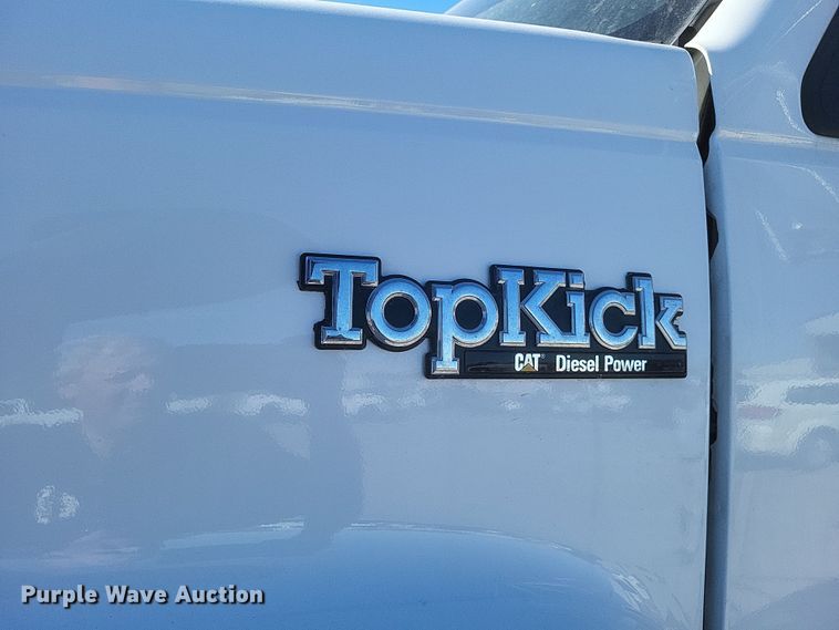 image for item DQ3735 1996 GMC Topkick C6500 crane truck