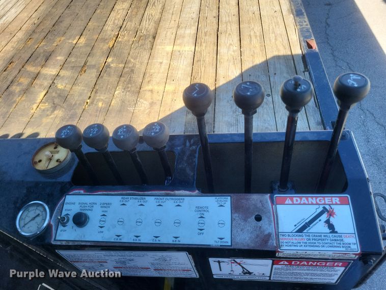 image for item DQ3735 1996 GMC Topkick C6500 crane truck