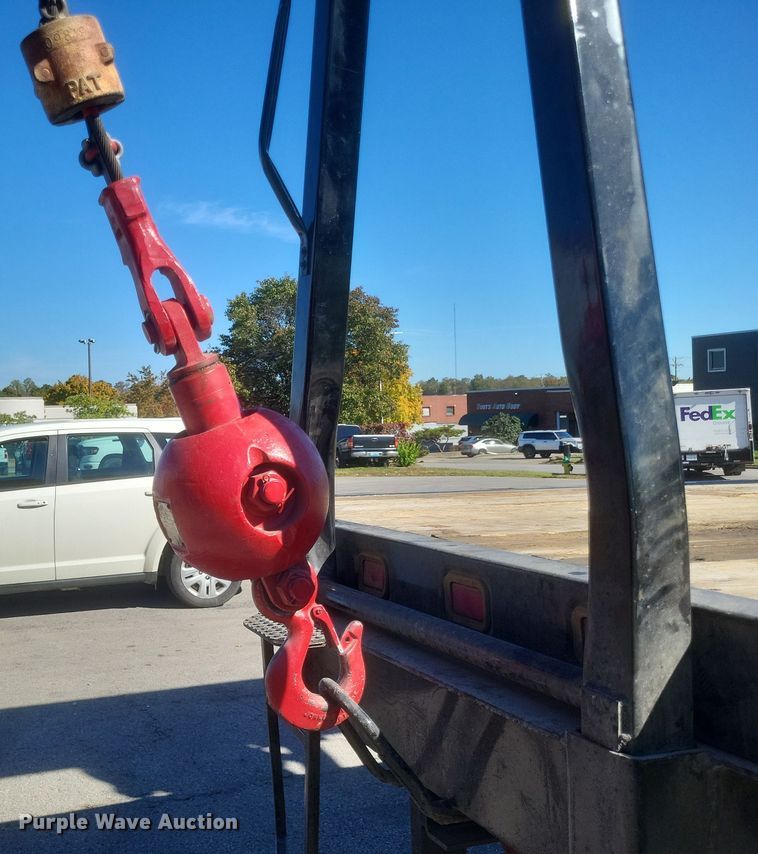 image for item DQ3735 1996 GMC Topkick C6500 crane truck