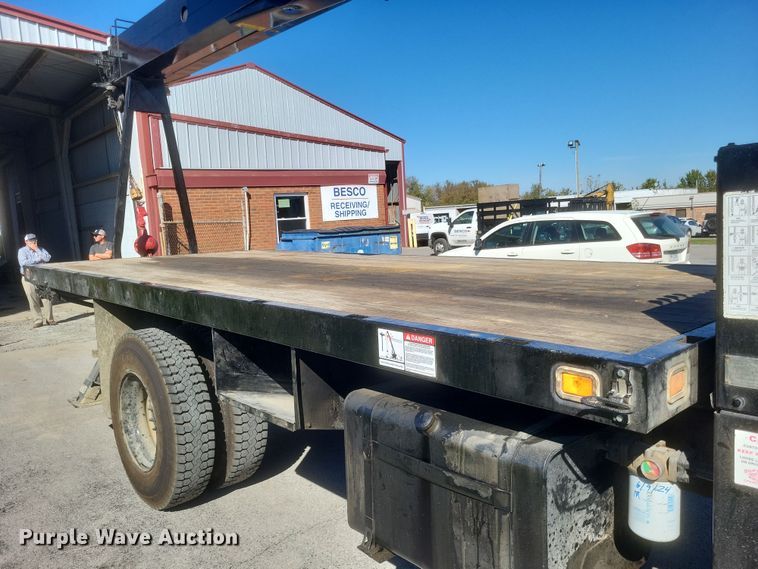 image for item DQ3735 1996 GMC Topkick C6500 crane truck