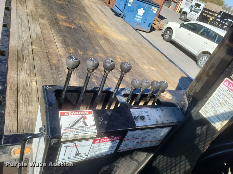 image for item DQ3735 1996 GMC Topkick C6500 crane truck