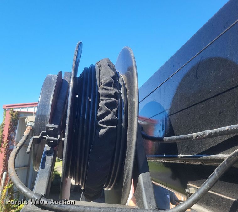 image for item DQ3735 1996 GMC Topkick C6500 crane truck