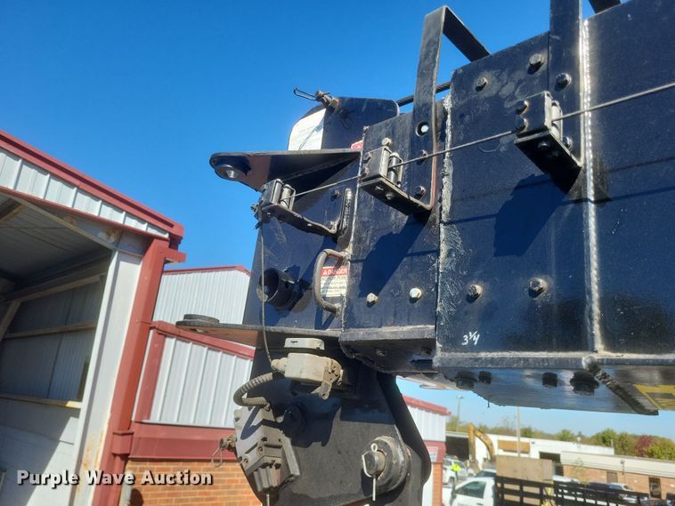 image for item DQ3735 1996 GMC Topkick C6500 crane truck