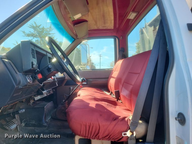 image for item DQ3735 1996 GMC Topkick C6500 crane truck