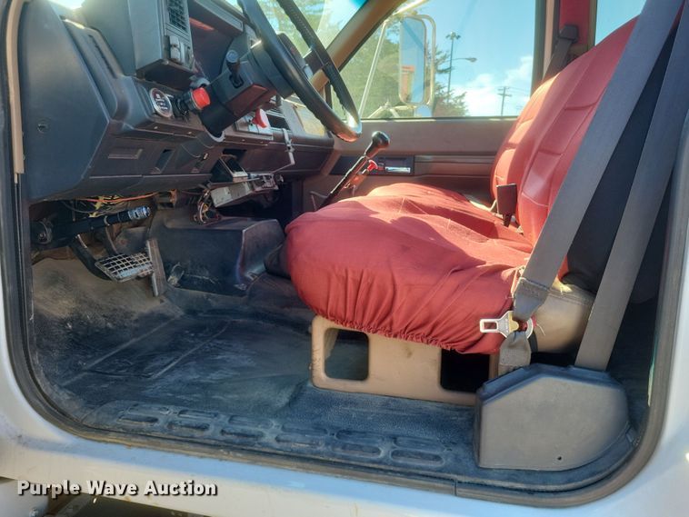 image for item DQ3735 1996 GMC Topkick C6500 crane truck