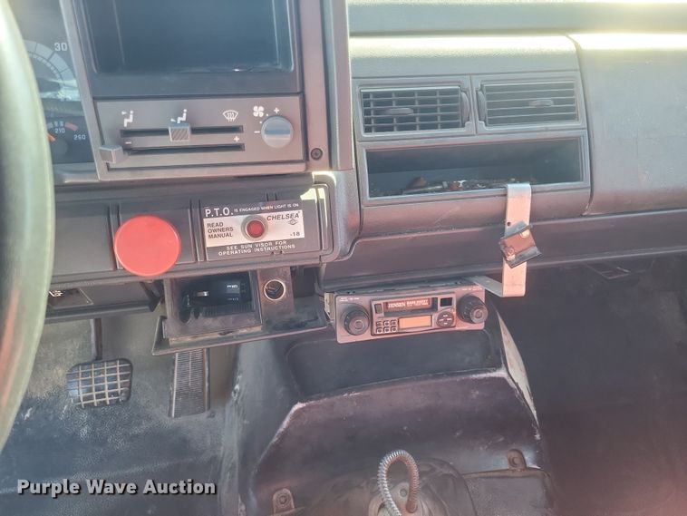 image for item DQ3735 1996 GMC Topkick C6500 crane truck