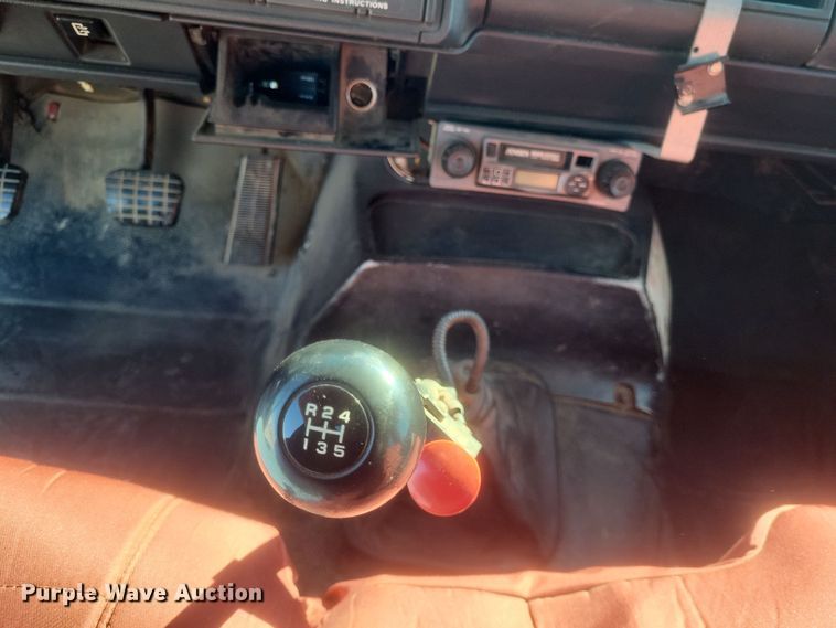 image for item DQ3735 1996 GMC Topkick C6500 crane truck