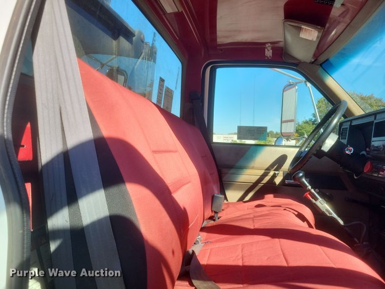 image for item DQ3735 1996 GMC Topkick C6500 crane truck