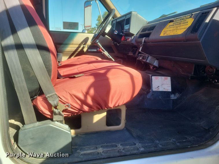 image for item DQ3735 1996 GMC Topkick C6500 crane truck