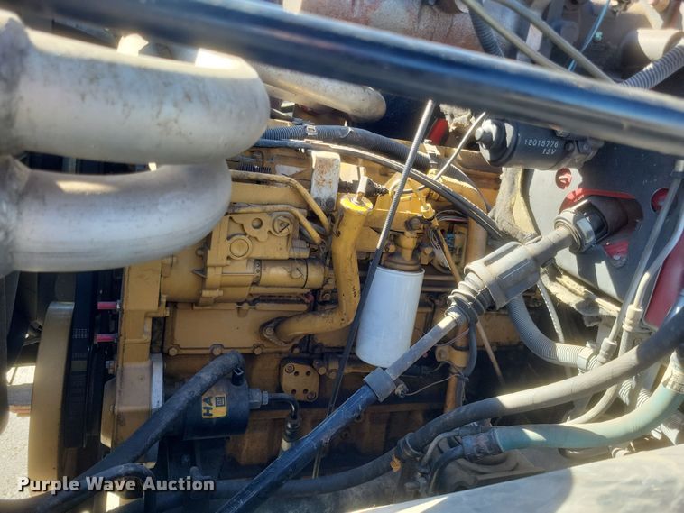 image for item DQ3735 1996 GMC Topkick C6500 crane truck