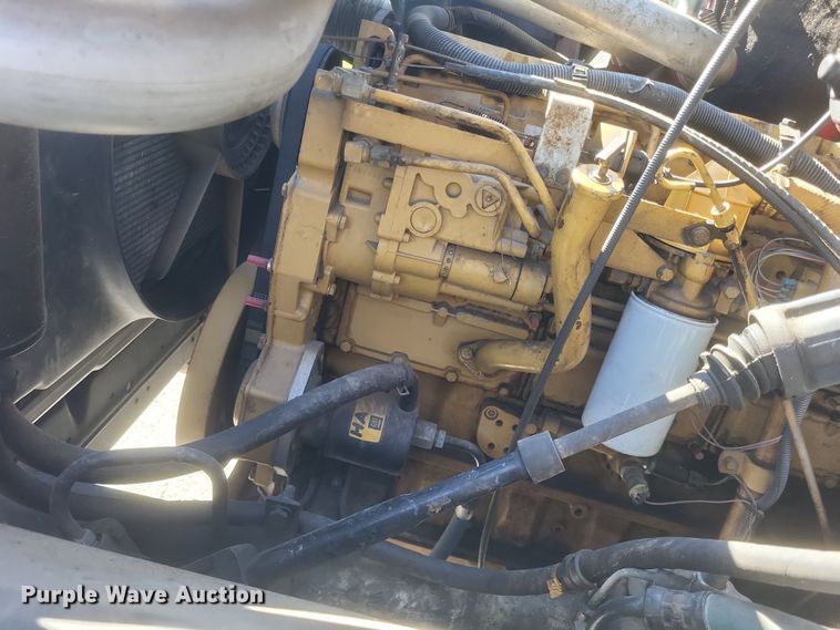 image for item DQ3735 1996 GMC Topkick C6500 crane truck