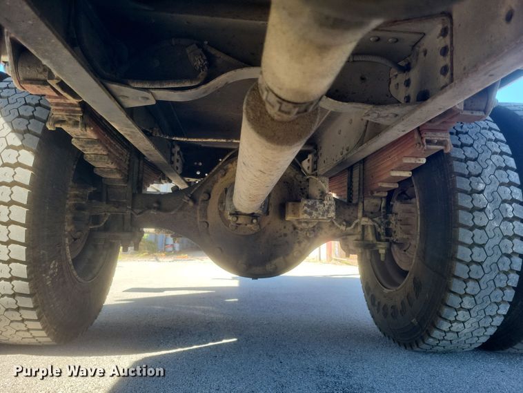 image for item DQ3735 1996 GMC Topkick C6500 crane truck