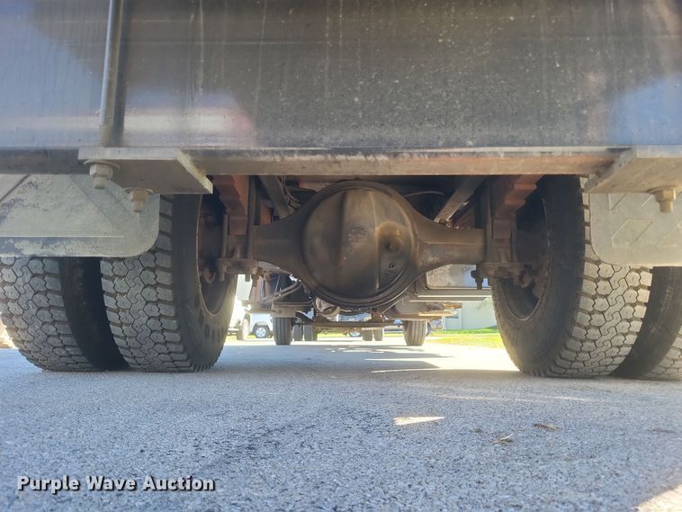 image for item DQ3735 1996 GMC Topkick C6500 crane truck