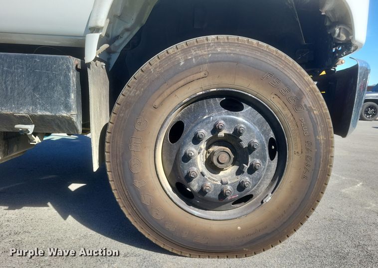 image for item DQ3735 1996 GMC Topkick C6500 crane truck