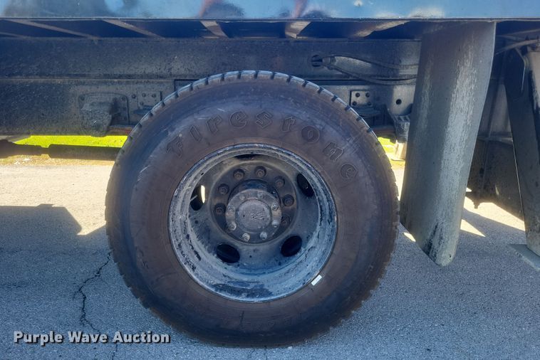 image for item DQ3735 1996 GMC Topkick C6500 crane truck