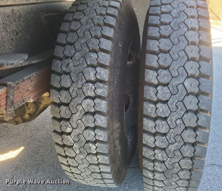 image for item DQ3735 1996 GMC Topkick C6500 crane truck