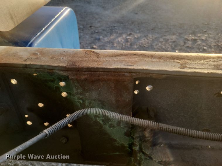 image for item DQ3736 2001 International  4700  truck cab and chassis