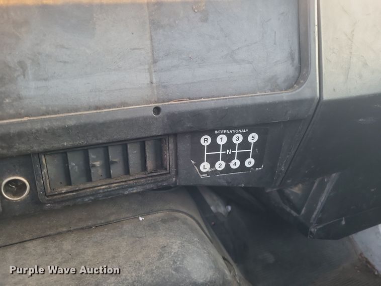 image for item DQ3736 2001 International  4700  truck cab and chassis