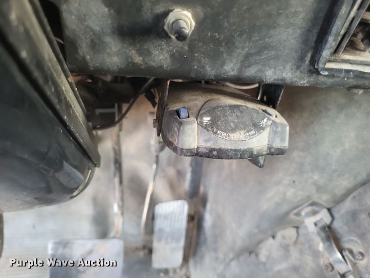 image for item DQ3736 2001 International  4700  truck cab and chassis