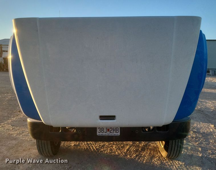 image for item DQ3736 2001 International  4700  truck cab and chassis