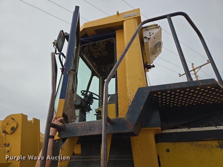 image for item DQ6203 1992 Komatsu WA500-1L wheel loader