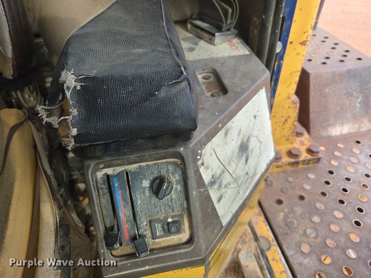 image for item DQ6203 1992 Komatsu WA500-1L wheel loader