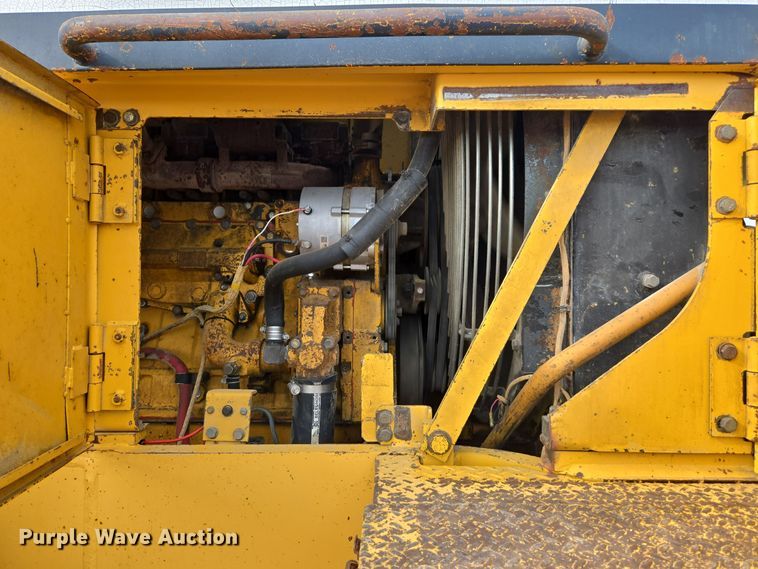 image for item DQ6203 1992 Komatsu WA500-1L wheel loader