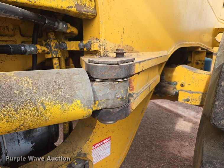 image for item DQ6203 1992 Komatsu WA500-1L wheel loader