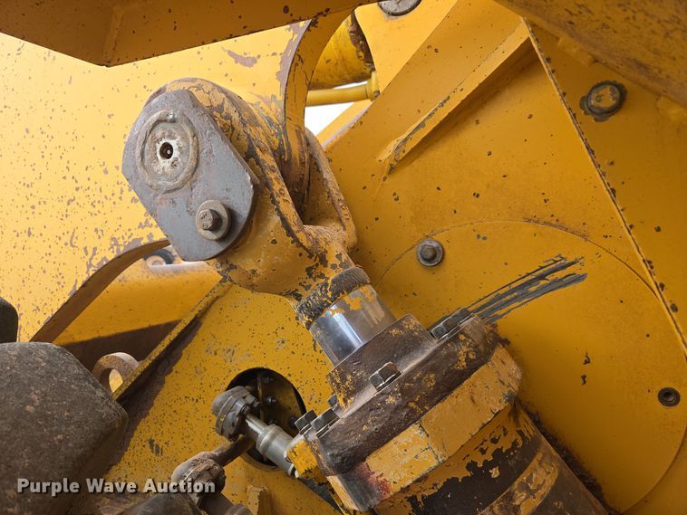 image for item DQ6203 1992 Komatsu WA500-1L wheel loader
