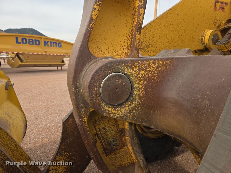 image for item DQ6203 1992 Komatsu WA500-1L wheel loader