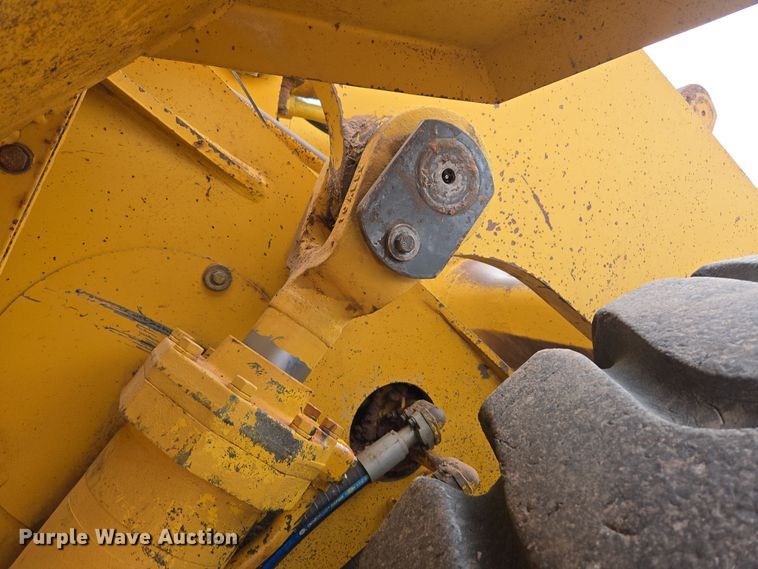 image for item DQ6203 1992 Komatsu WA500-1L wheel loader