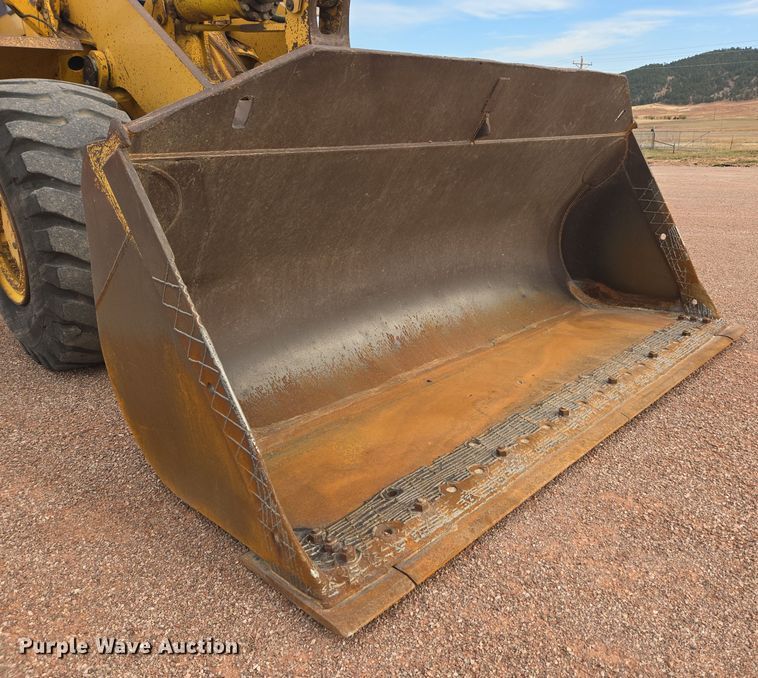 image for item DQ6203 1992 Komatsu WA500-1L wheel loader