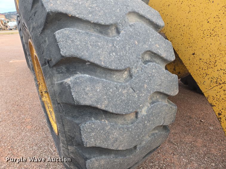image for item DQ6203 1992 Komatsu WA500-1L wheel loader