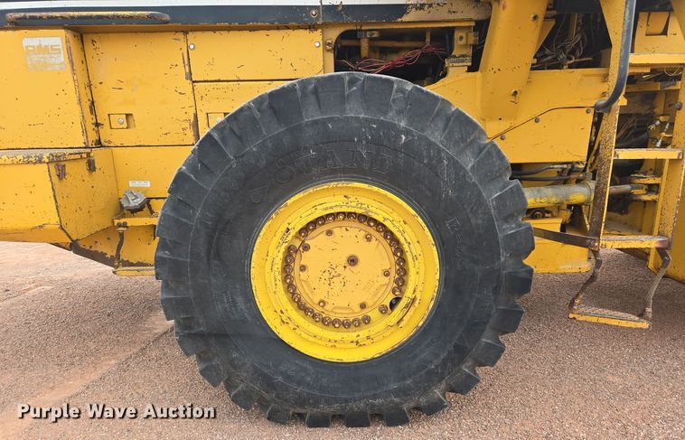 image for item DQ6203 1992 Komatsu WA500-1L wheel loader