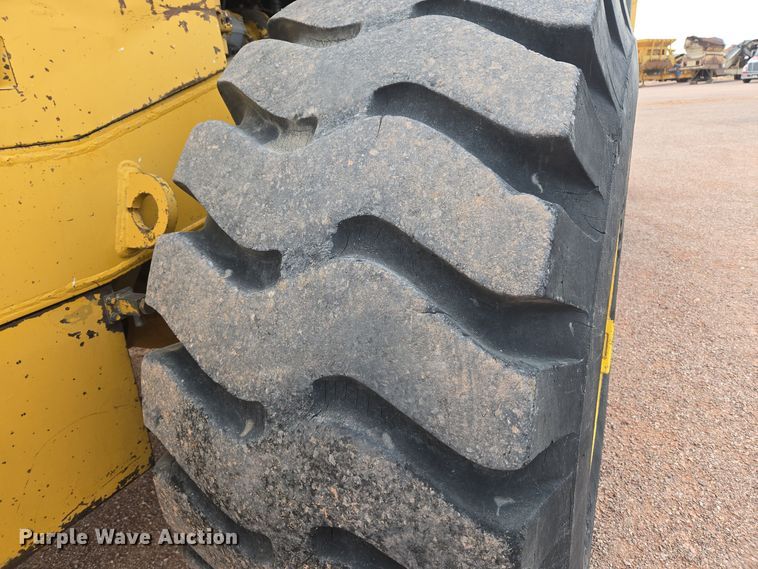 image for item DQ6203 1992 Komatsu WA500-1L wheel loader